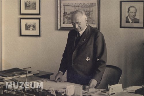 Hans Ledwinka v kanceláři
